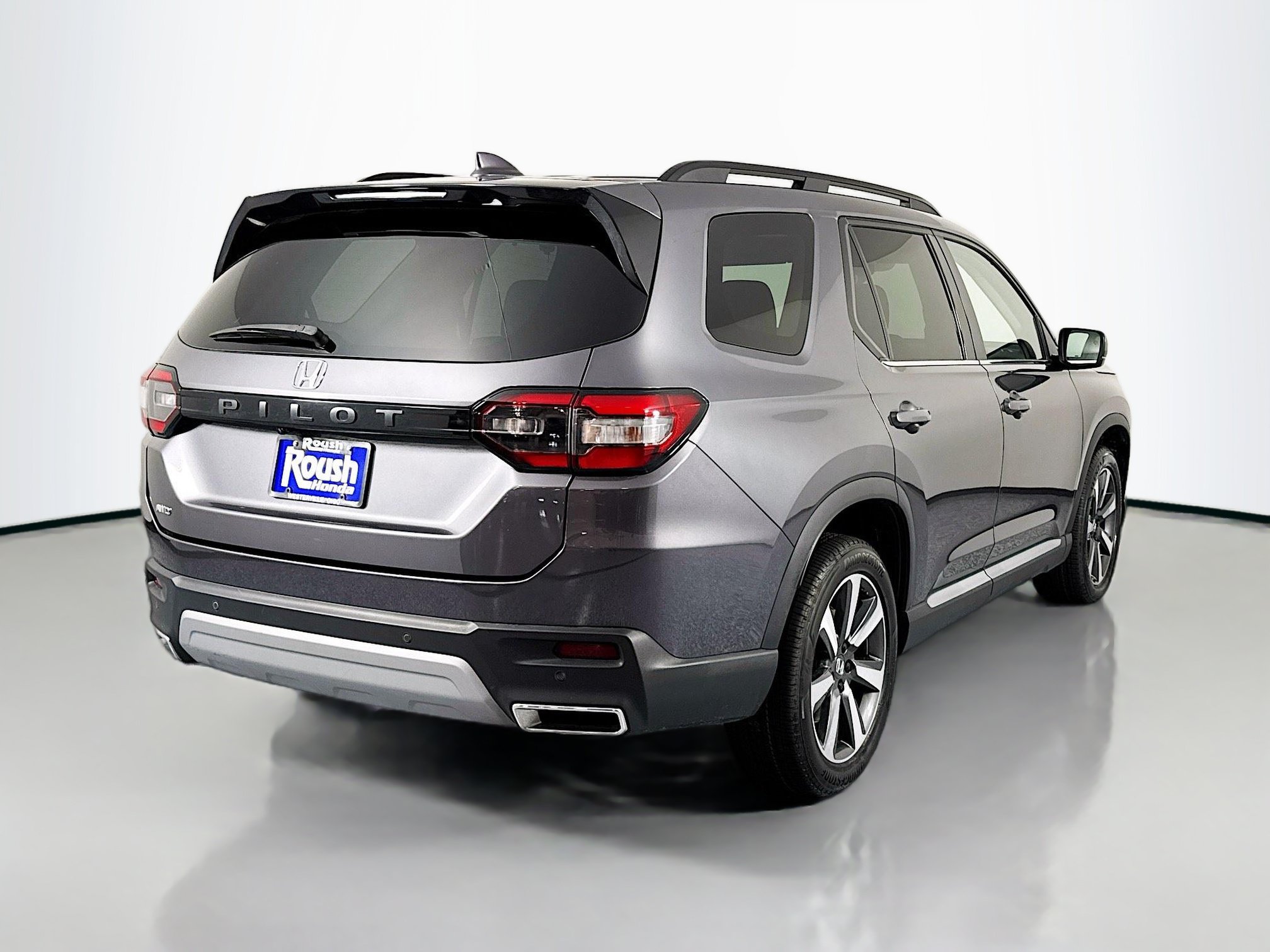 Used 2023 Honda Pilot Touring image 5