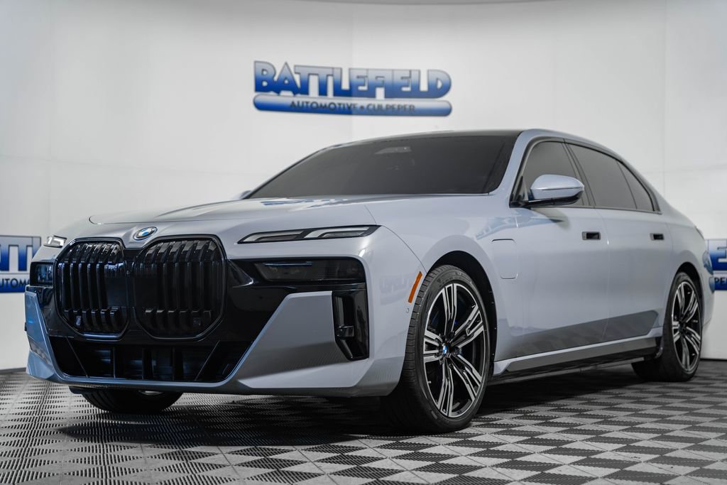 Used 2025 BMW 750e xDrive image 3