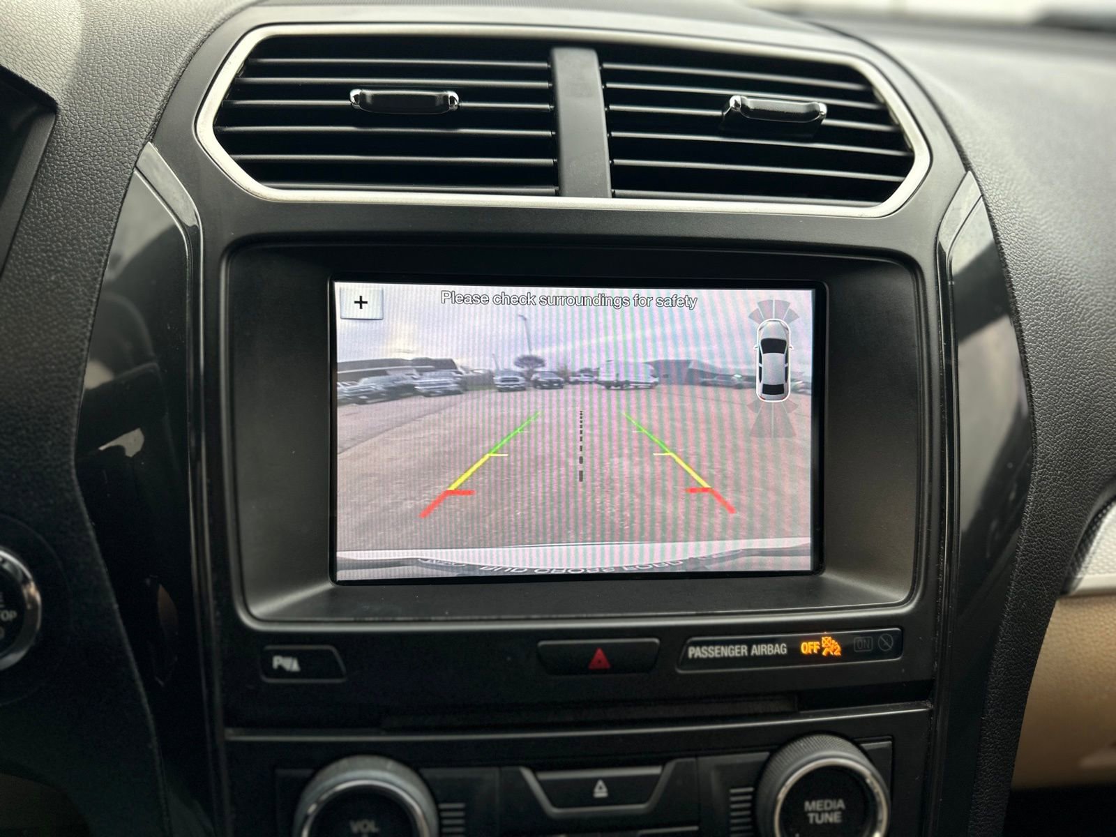 Used 2017 Ford Explorer XLT w/ Equipment Group 202A image 6