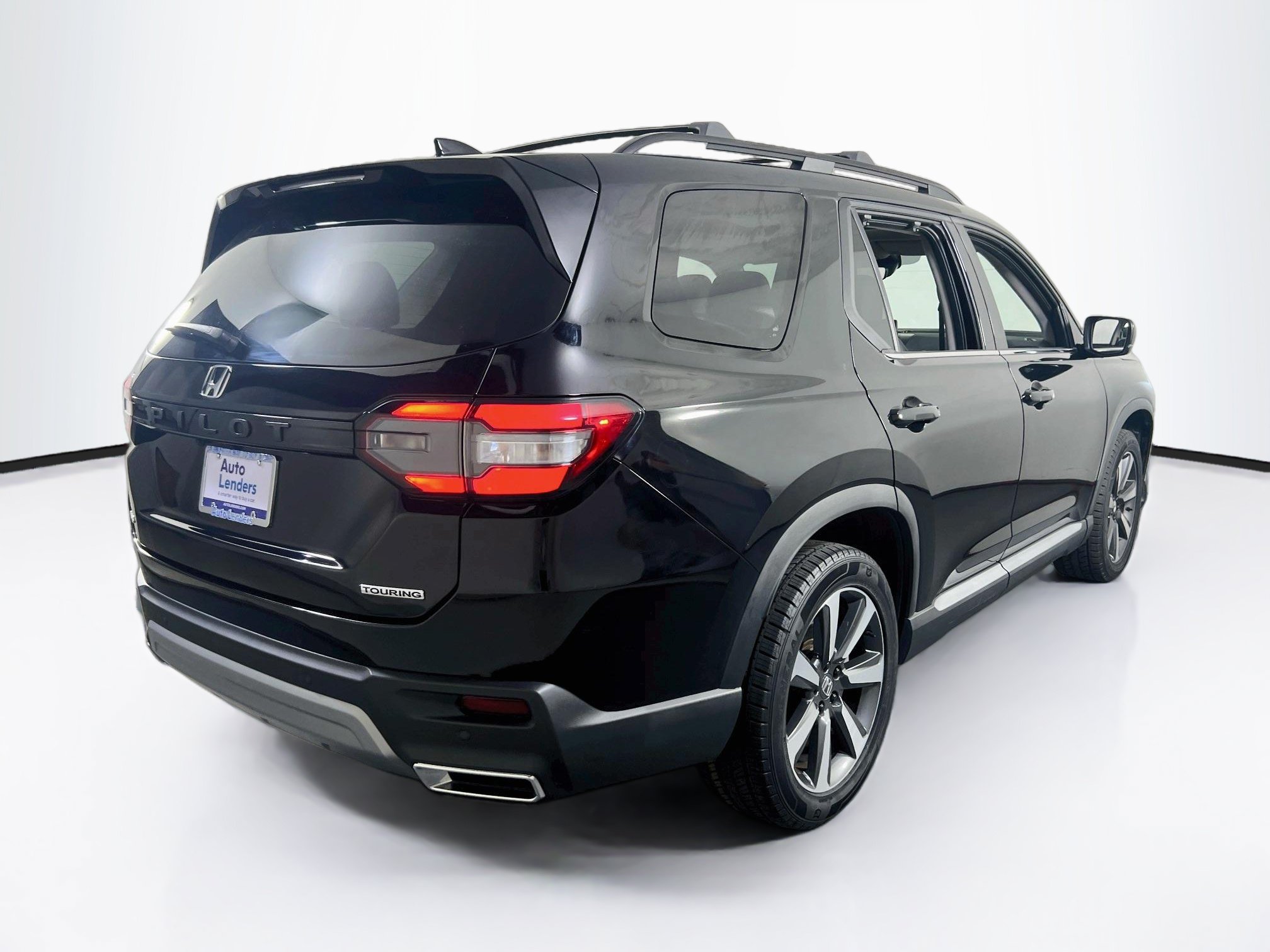Used 2023 Honda Pilot Touring image 5