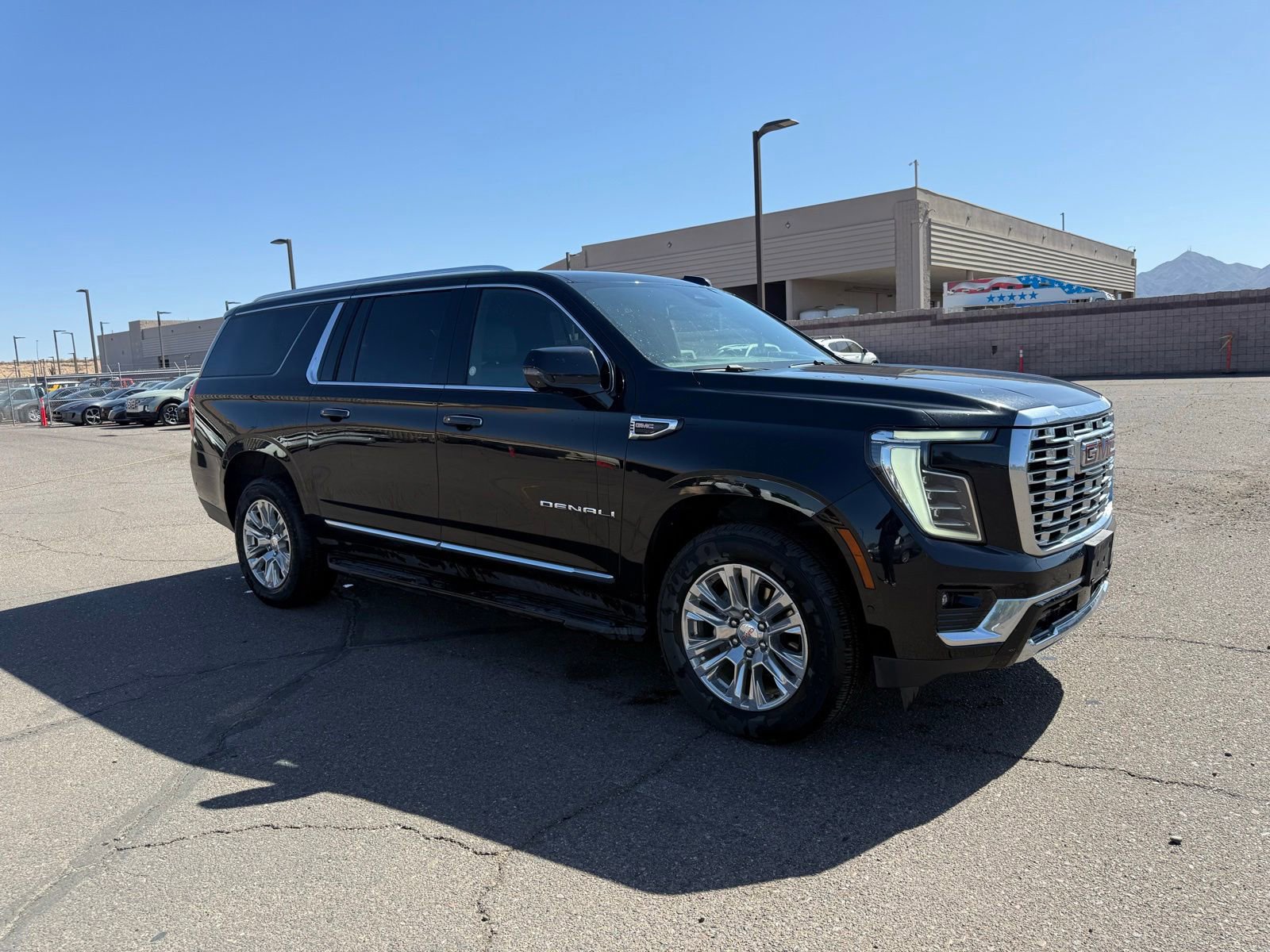 Used 2025 GMC Yukon XL Denali AWD/4WD image 3