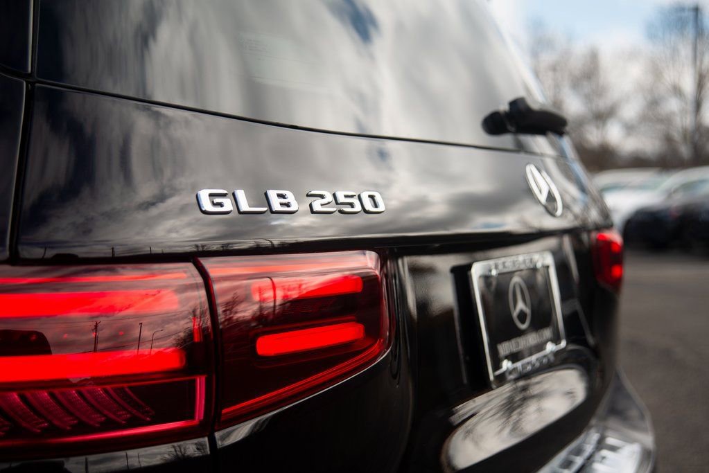 Certified 2025 Mercedes-Benz GLB 250 4MATIC image 19