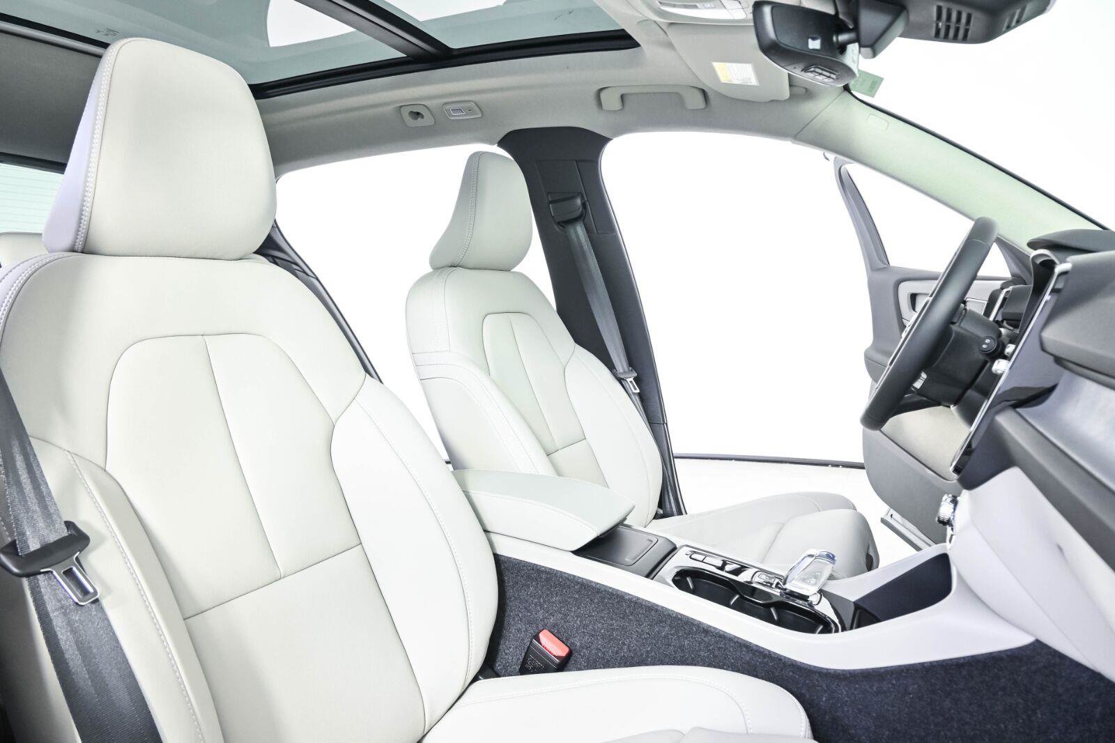 New 2026 Volvo XC40 B5 Plus w/ Climate Package AWD/4WD image 23
