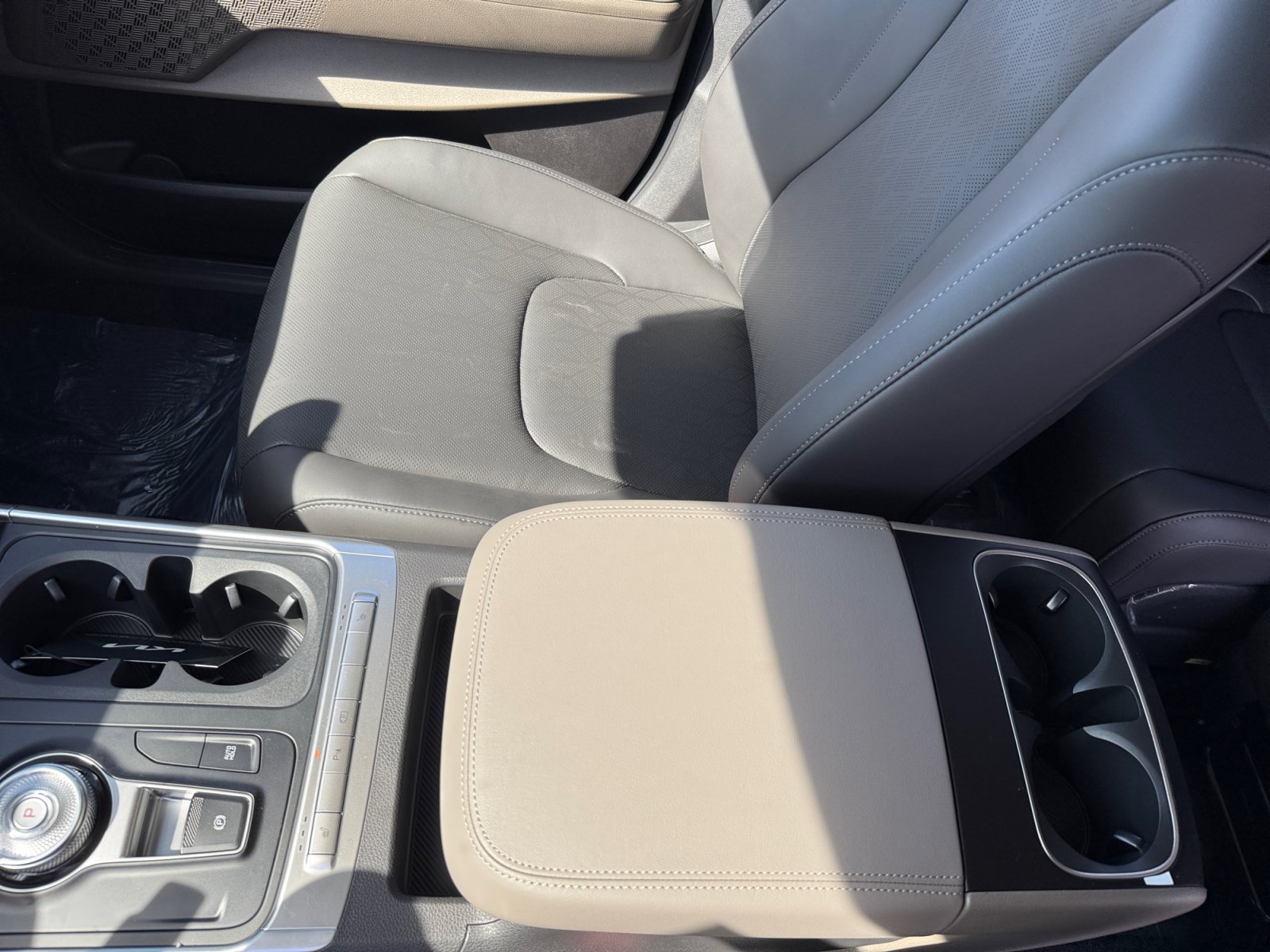 New 2027 Kia Carnival LXS FWD image 14