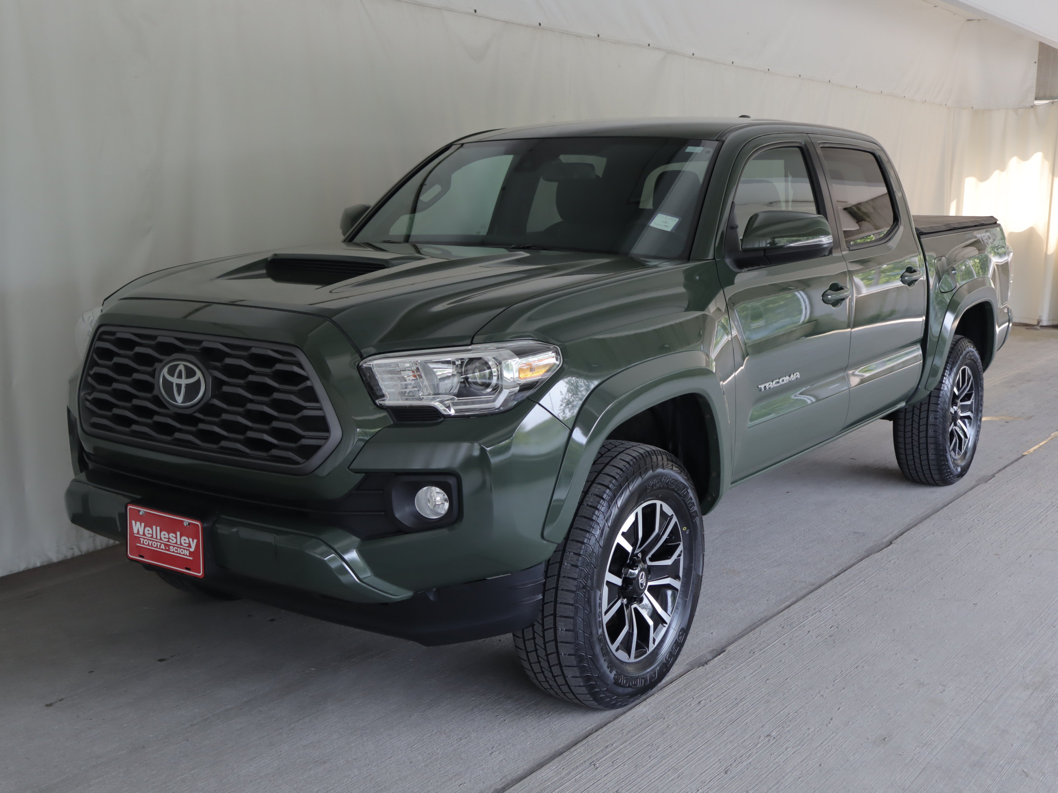 Used 2021 Toyota Tacoma TRD Sport w/ Technology Package AWD/4WD image 23