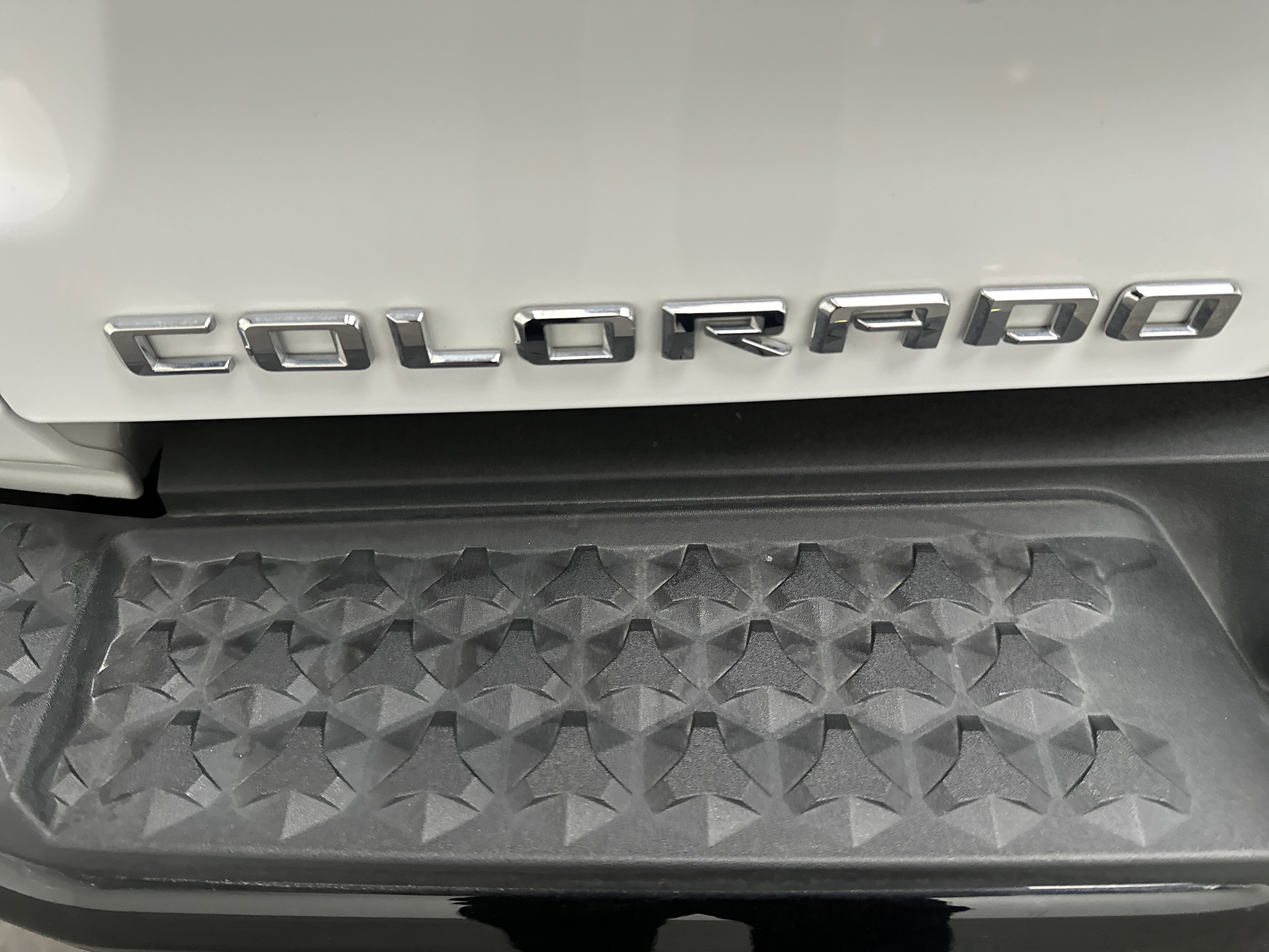 Used 2024 Chevrolet Colorado W/T image 12