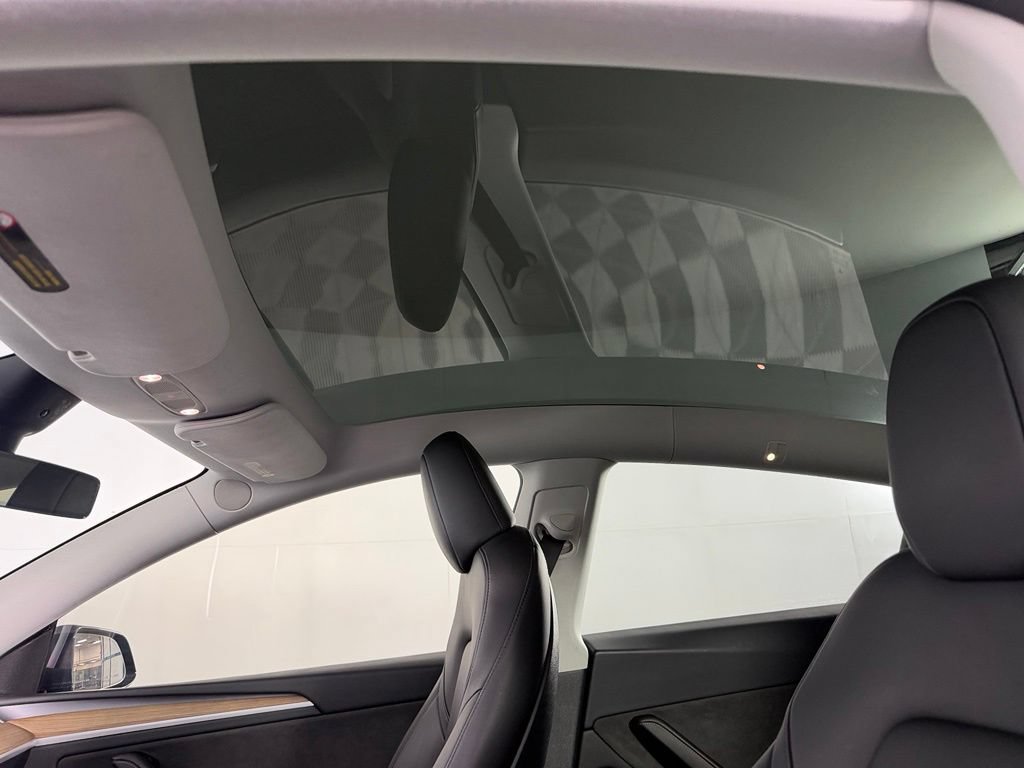 Used 2025 Tesla Model Y Long Range RWD image 18