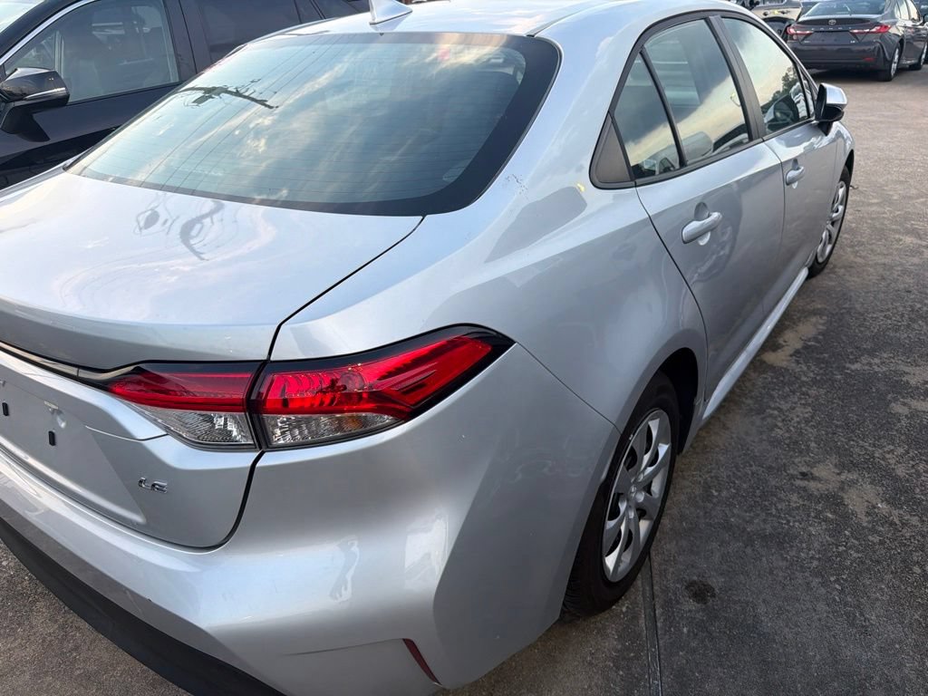 Used 2026 Toyota Corolla LE FWD image 5