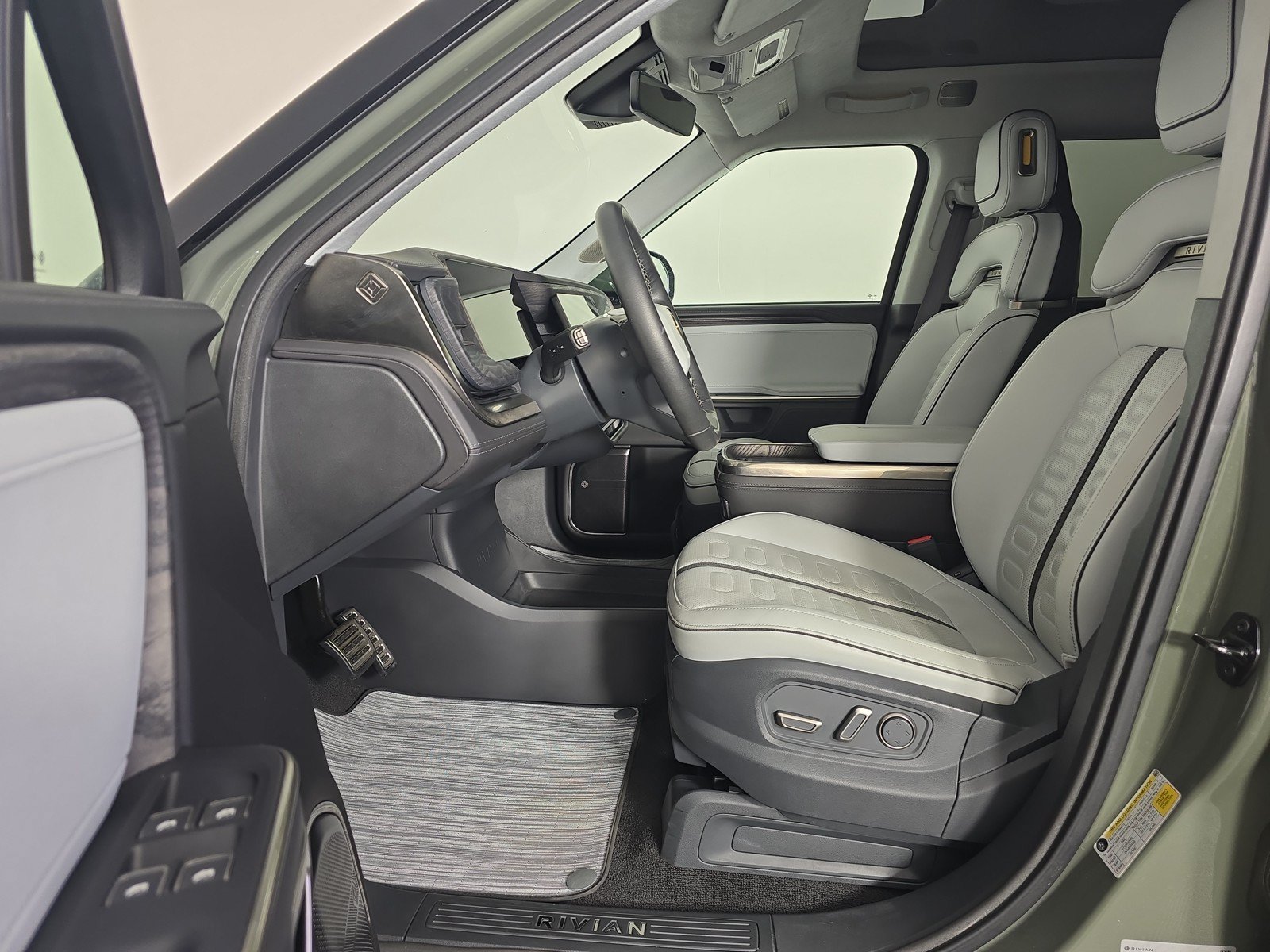 Used 2023 Rivian R1S Launch Edition AWD/4WD image 20