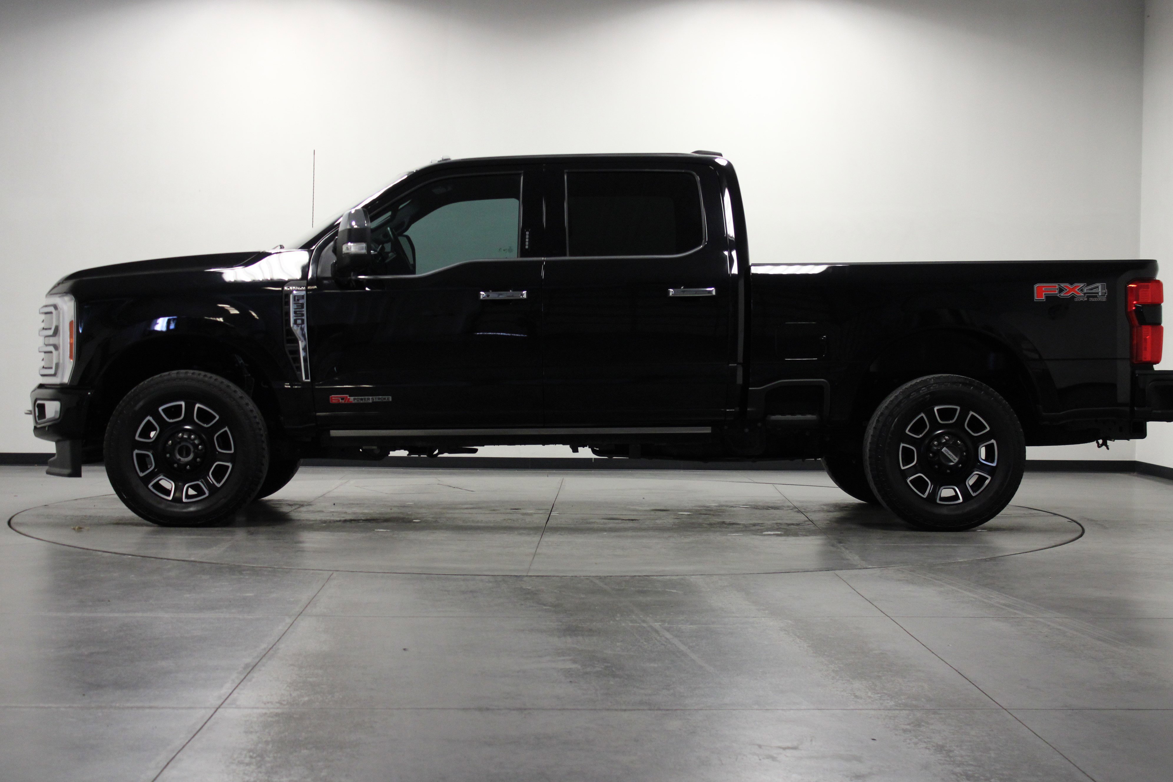 Used 2023 Ford F350 Platinum image 7