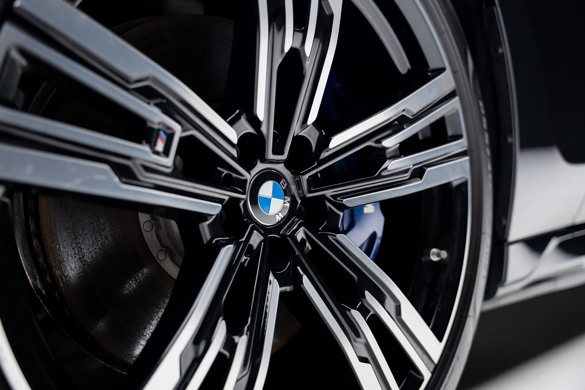 Used 2023 BMW i7 xDrive60 w/ Executive Package 2 image 22