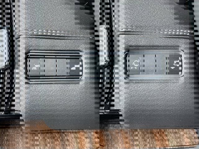 New 2025 Nissan Armada SL w/ Captain's Chari Seat Package image 10