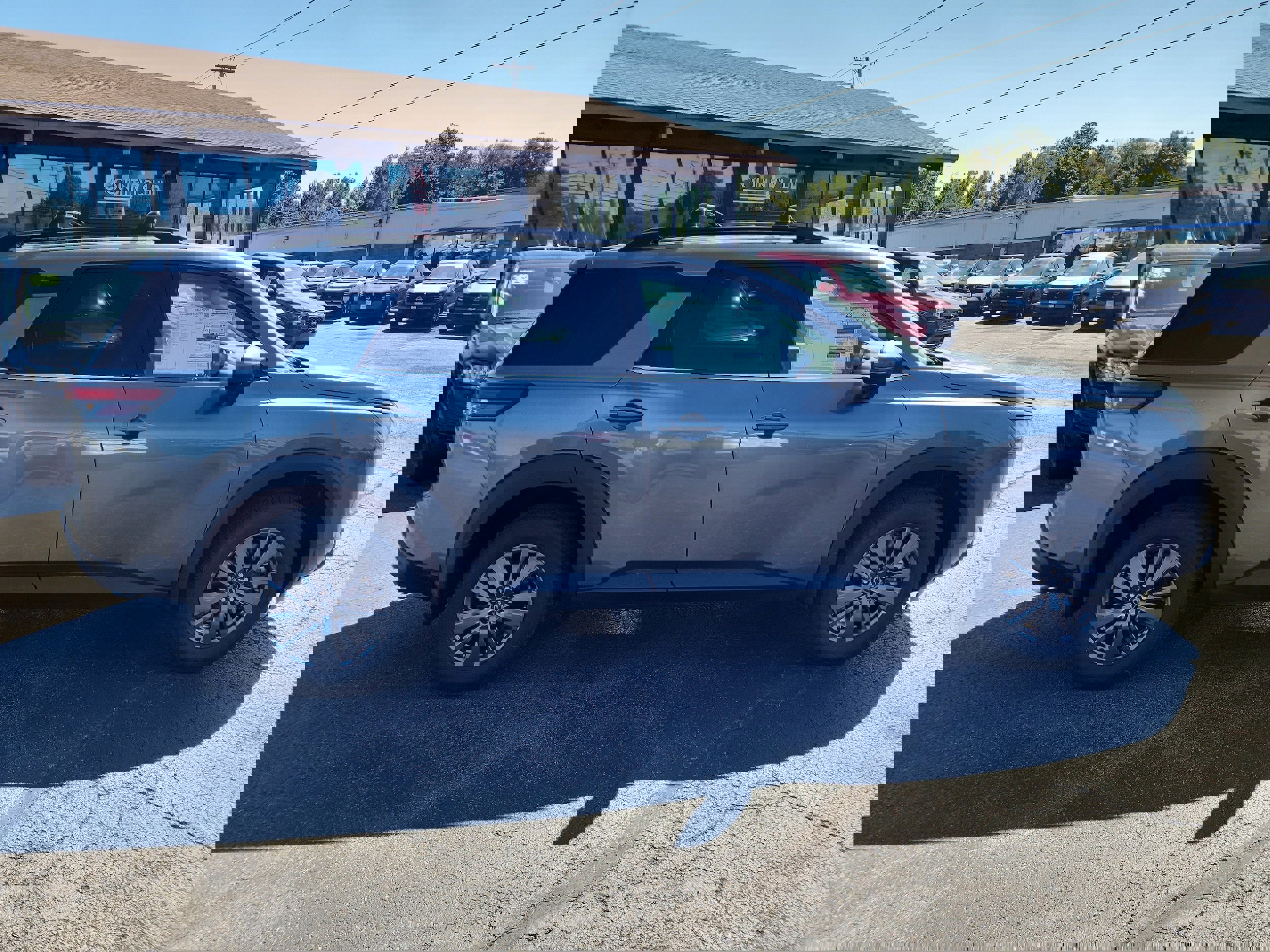 New 2025 Nissan Pathfinder SV w/ Black Appearance Package image 9