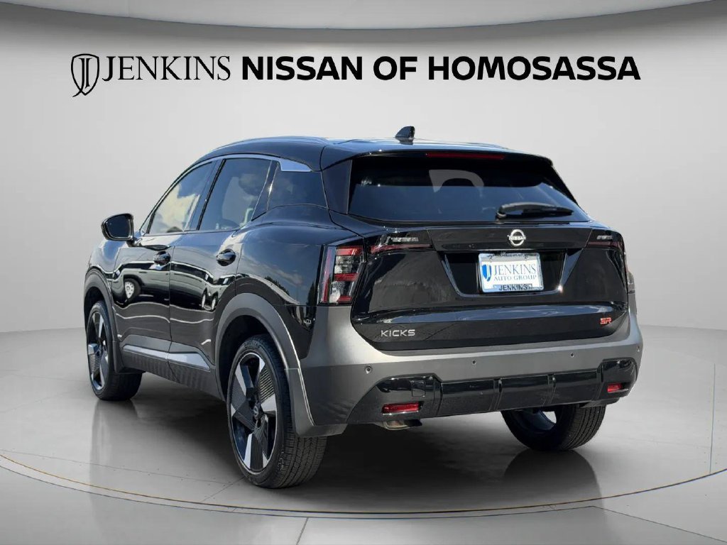Used 2025 Nissan Kicks SR w/ SR Premium Package FWD image 6