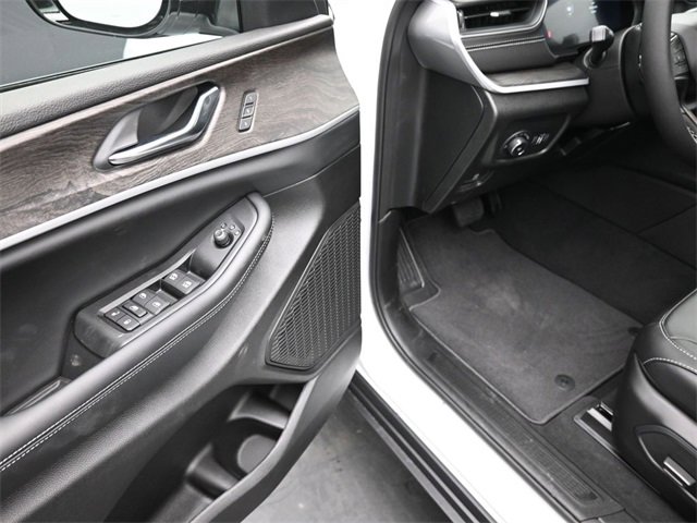 New 2025 Jeep Grand Cherokee L Limited w/ Black Appearance Package image 14