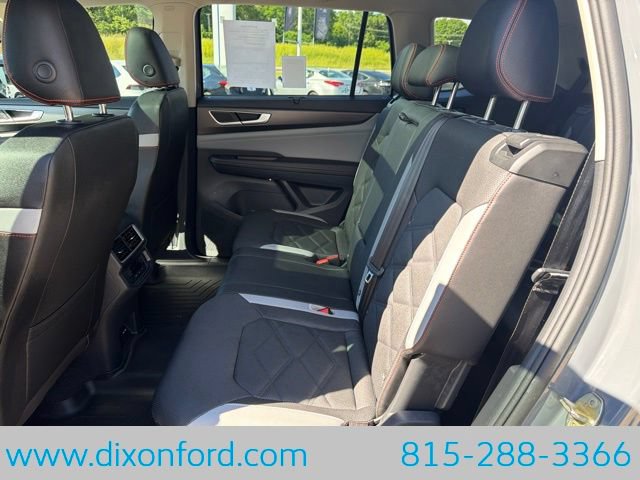 Used 2025 Volkswagen Atlas Peak Edition SE AWD/4WD image 23