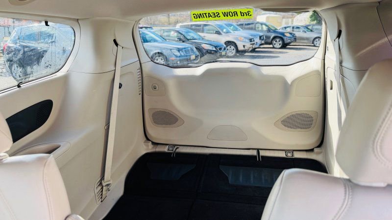 Used 2017 Chrysler Pacifica Touring-L Plus w/ Advanced Safetytec Group image 15