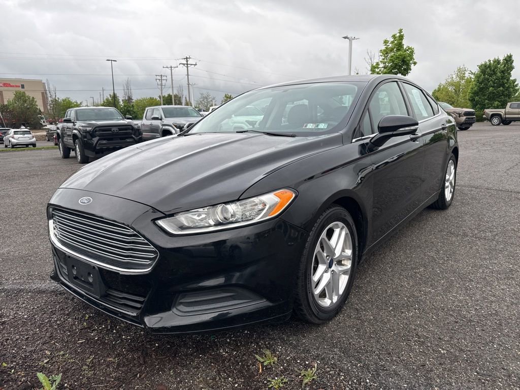 Used 2016 Ford Fusion SE FWD image 2