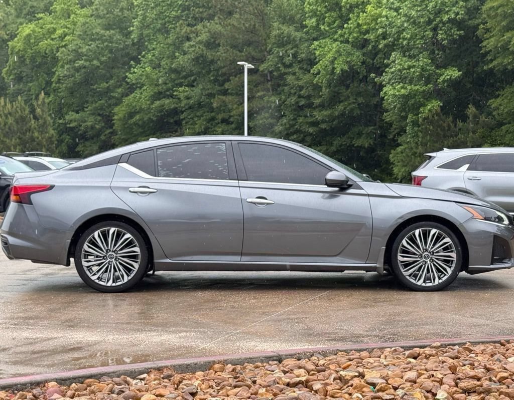 Used 2023 Nissan Altima 2.5 SL FWD image 11