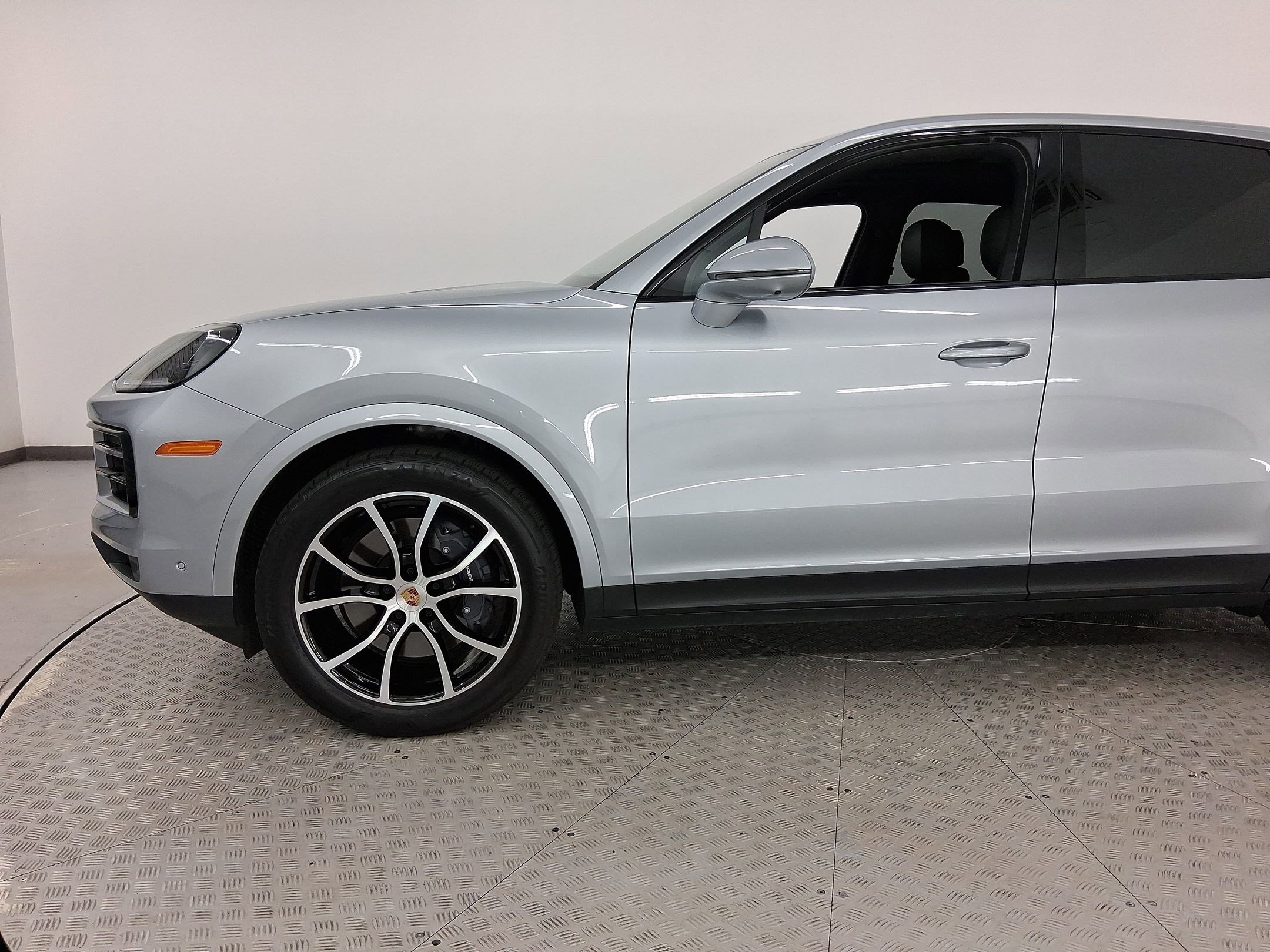 Used 2025 Porsche Cayenne image 39