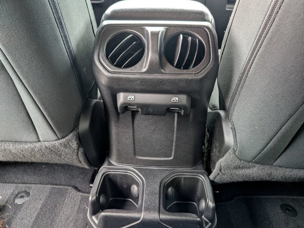 Used 2019 Jeep Wrangler Unlimited Sport S AWD/4WD image 35