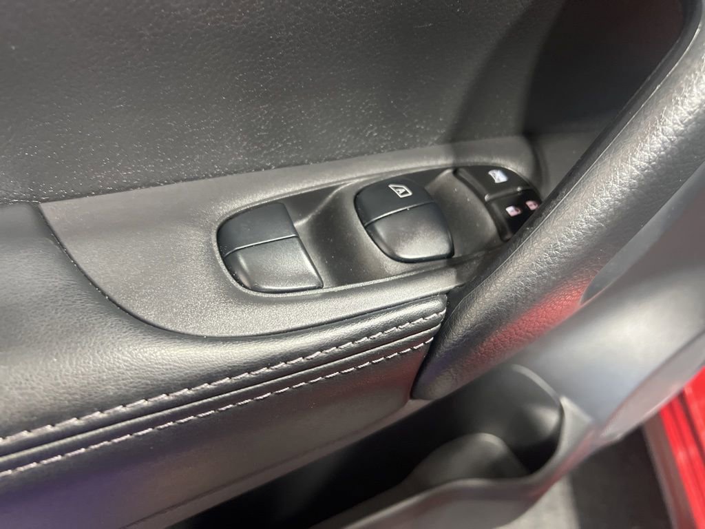 Used 2022 Nissan Rogue Sport S image 37