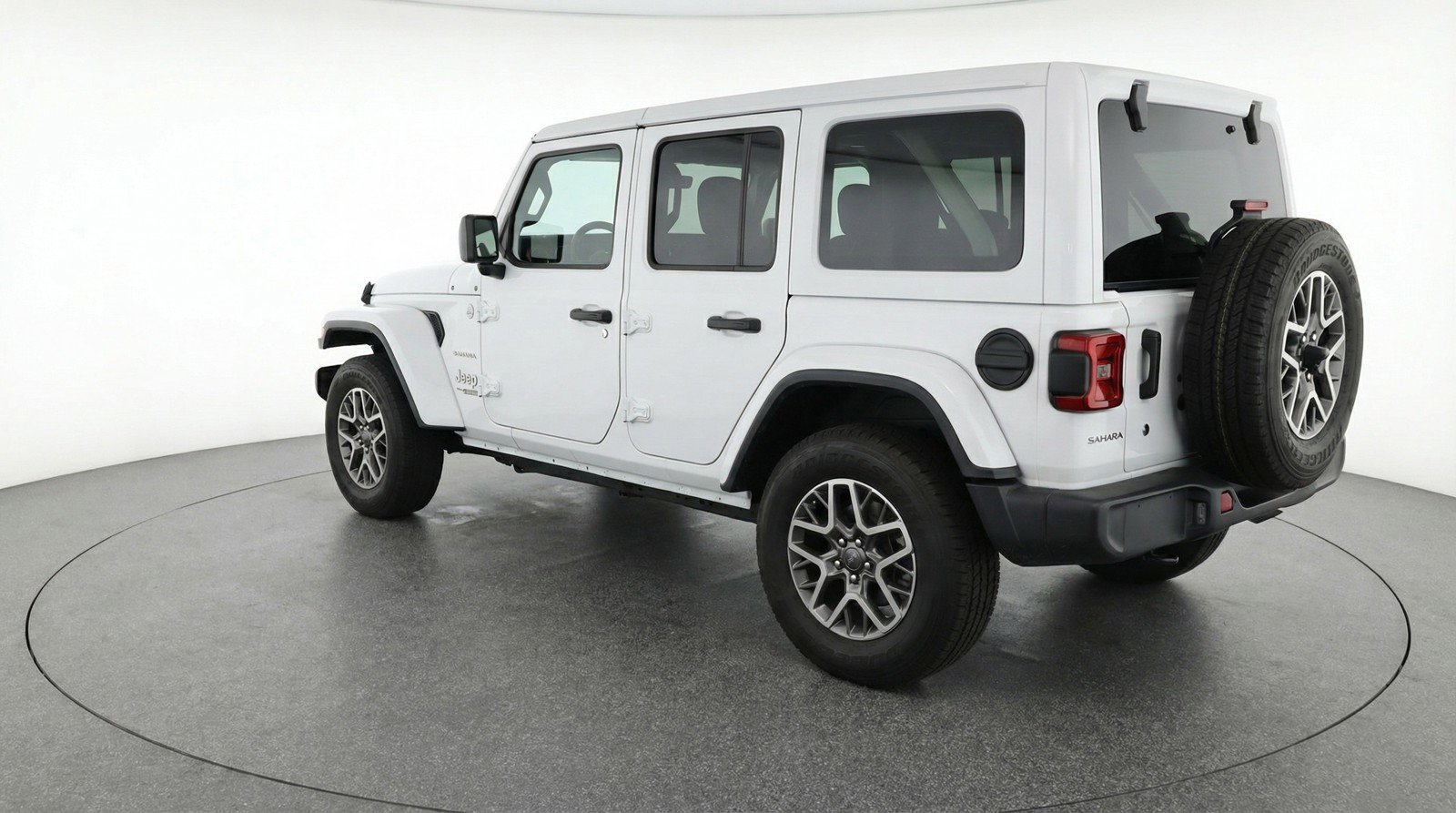 Used 2025 Jeep Wrangler Sahara AWD/4WD image 6