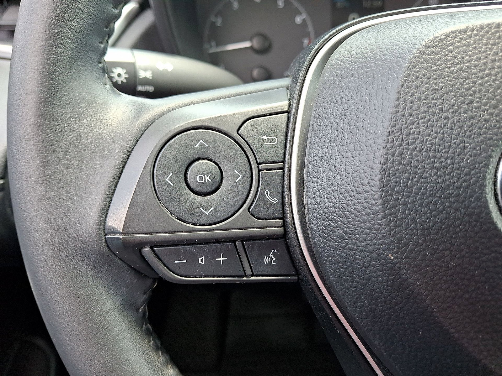Used 2024 Toyota Corolla Cross LE AWD/4WD image 17