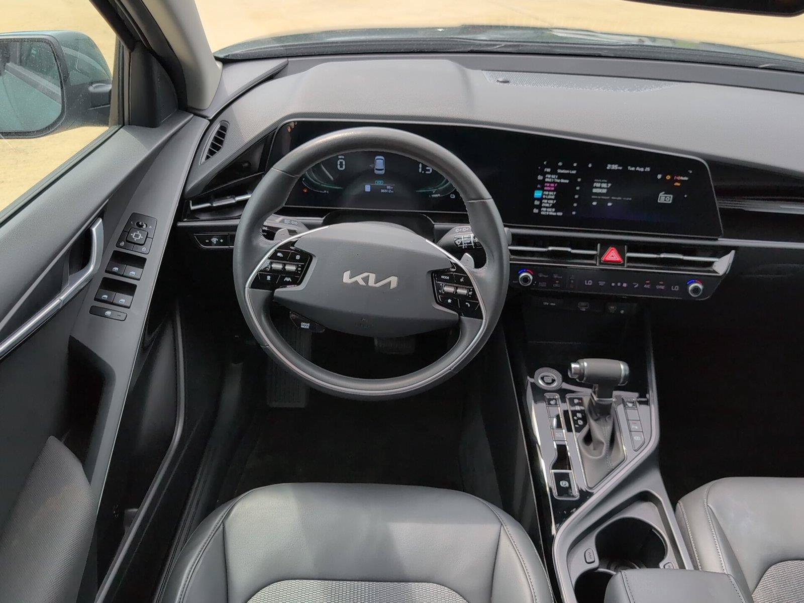 Used 2024 Kia Niro EX FWD image 25