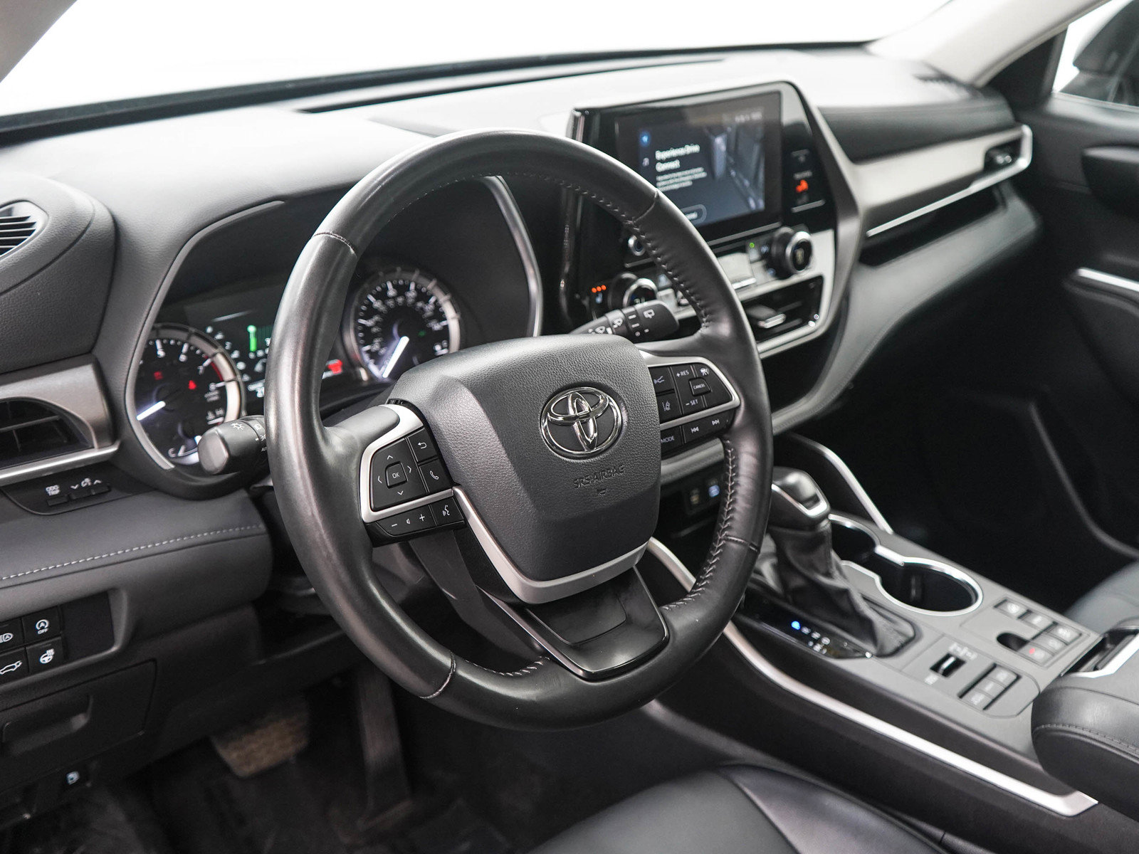 Used 2025 Toyota Highlander XLE AWD/4WD image 21