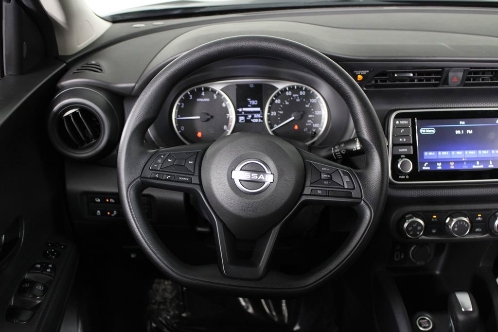 Certified 2025 Nissan Kicks Play S image 21