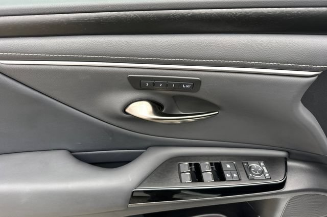 Used 2025 Lexus ES 300h w/ Premium Package FWD image 12
