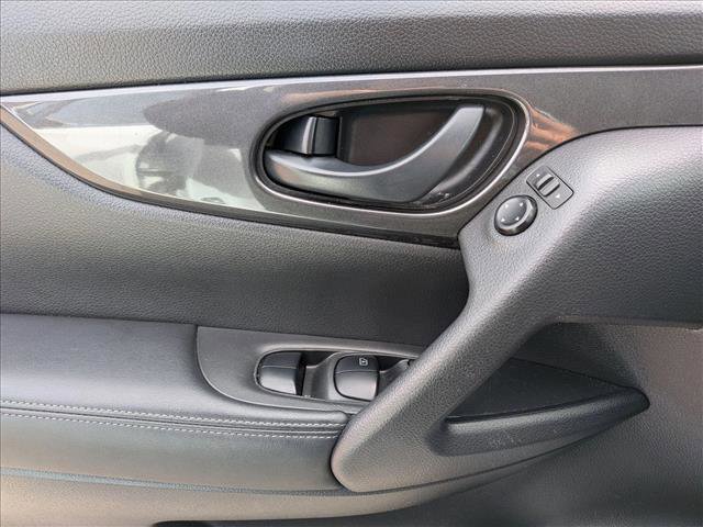 Used 2019 Nissan Rogue S image 15