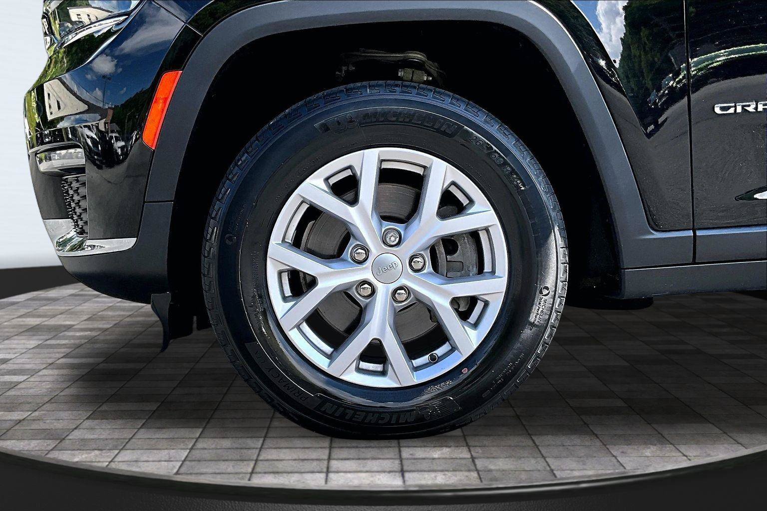 Used 2021 Jeep Grand Cherokee L Limited AWD/4WD image 9