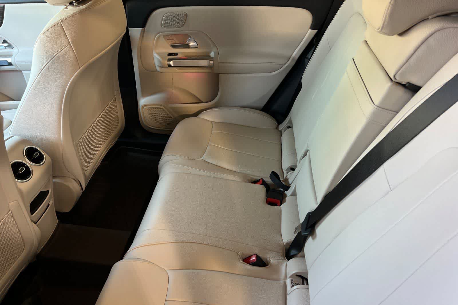 Used 2026 Mercedes-Benz GLB 250 4MATIC image 5