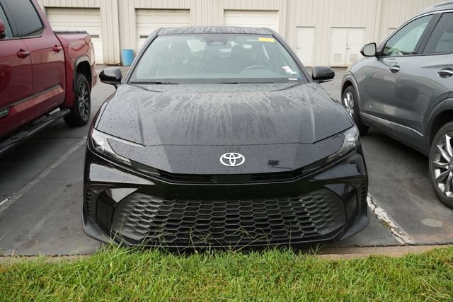 Used 2025 Toyota Camry SE FWD image 3