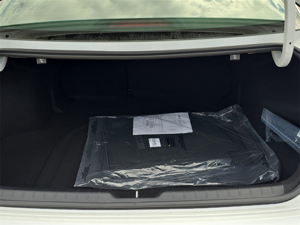 New 2025 Kia K4 LXS image 12