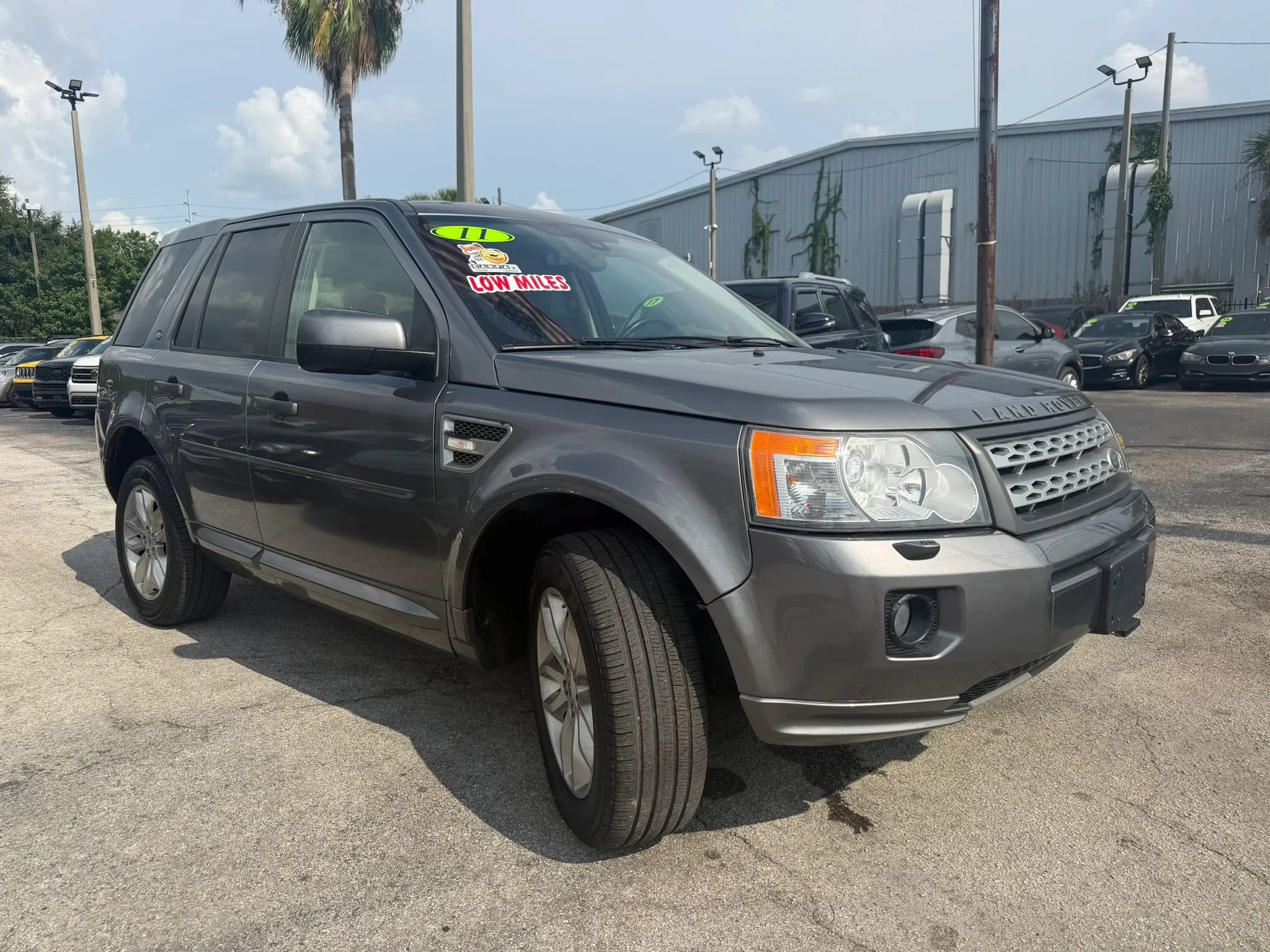 Used 2011 Land Rover LR2 HSE AWD/4WD image 3