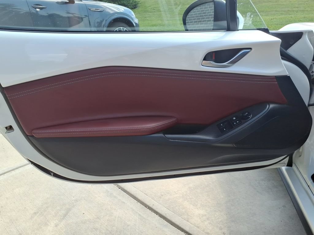 Used 2020 MAZDA MX-5 Miata RF Grand Touring RWD image 10
