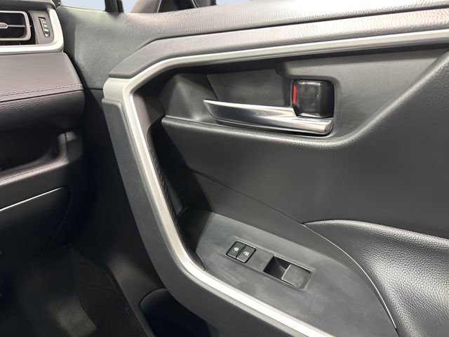 Used 2021 Toyota RAV4 XLE Premium image 32