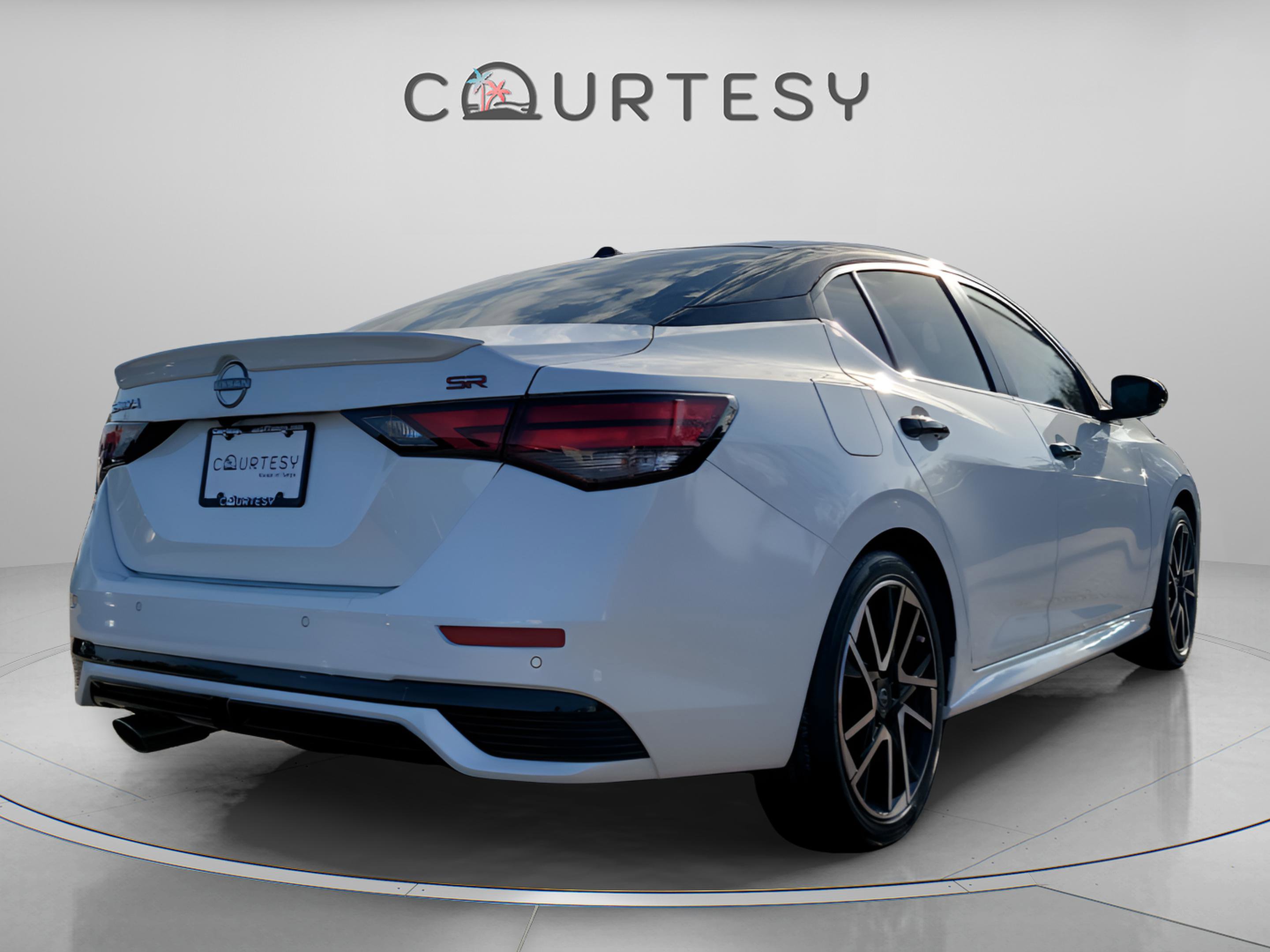 Used 2025 Nissan Sentra SR w/ SR Premium Package image 6