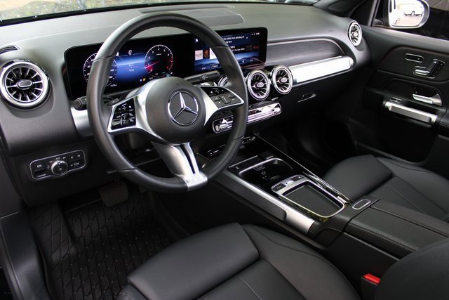 Used 2024 Mercedes-Benz GLB 250 4MATIC w/ Exclusive Package image 9
