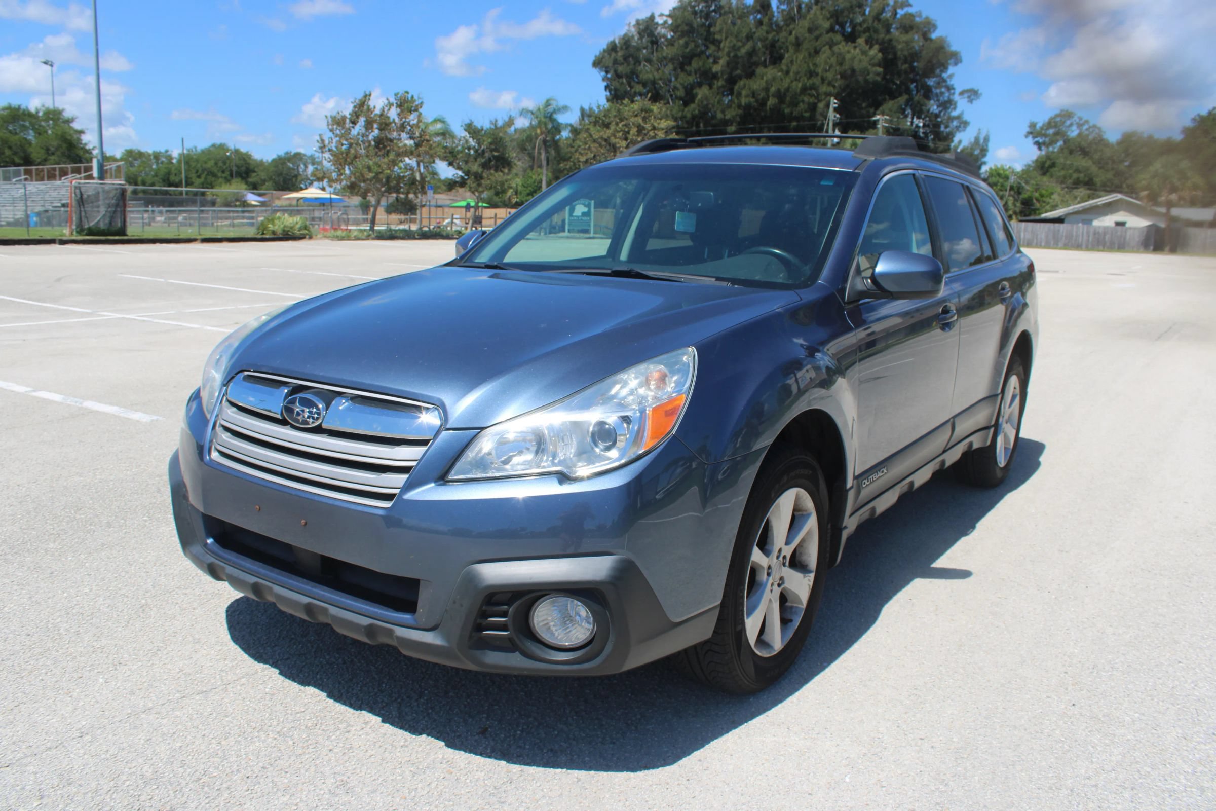 Used 2013 Subaru Outback 2.5i Premium w/ Popular Pkg 1B AWD/4WD image 2