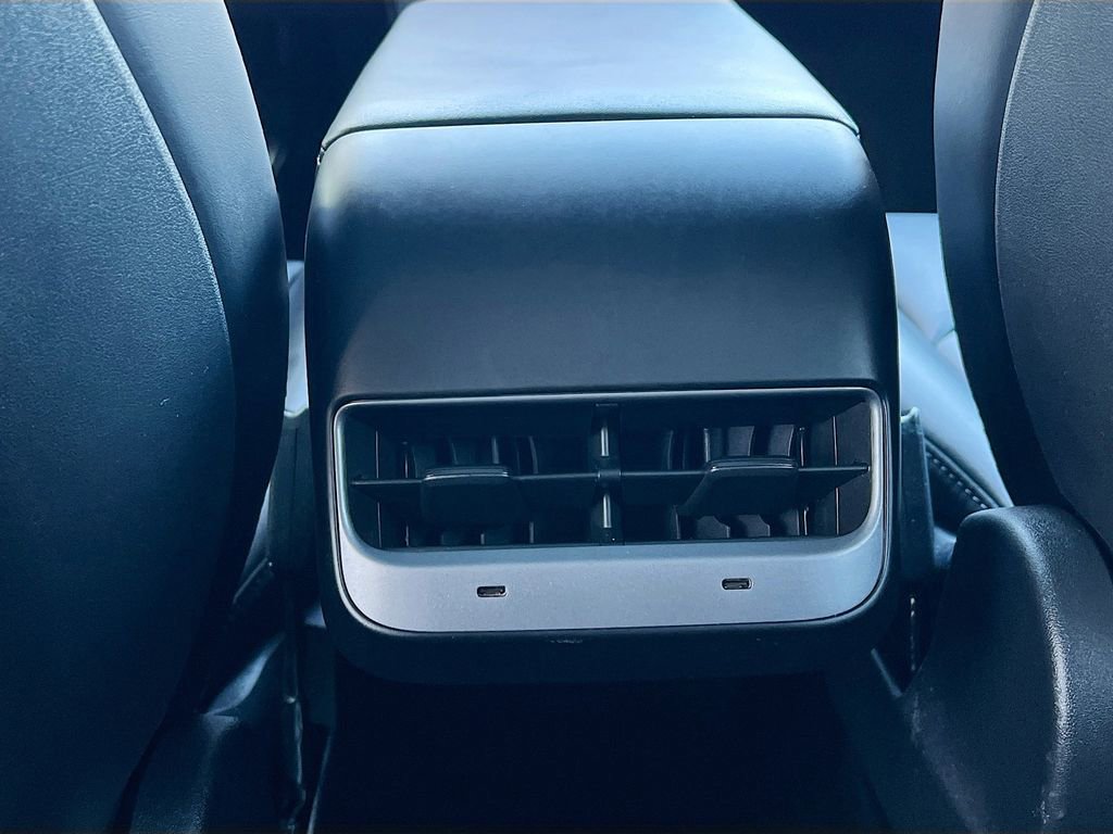 Used 2022 Tesla Model Y Performance image 24