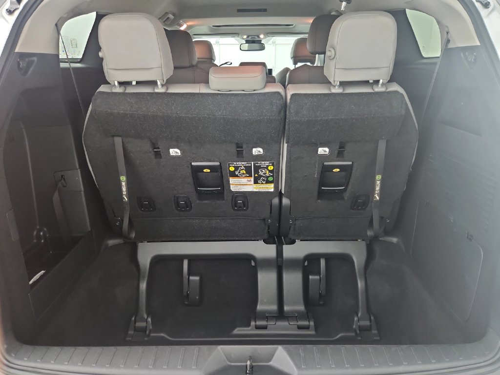 Used 2025 Toyota Sienna XLE FWD image 37