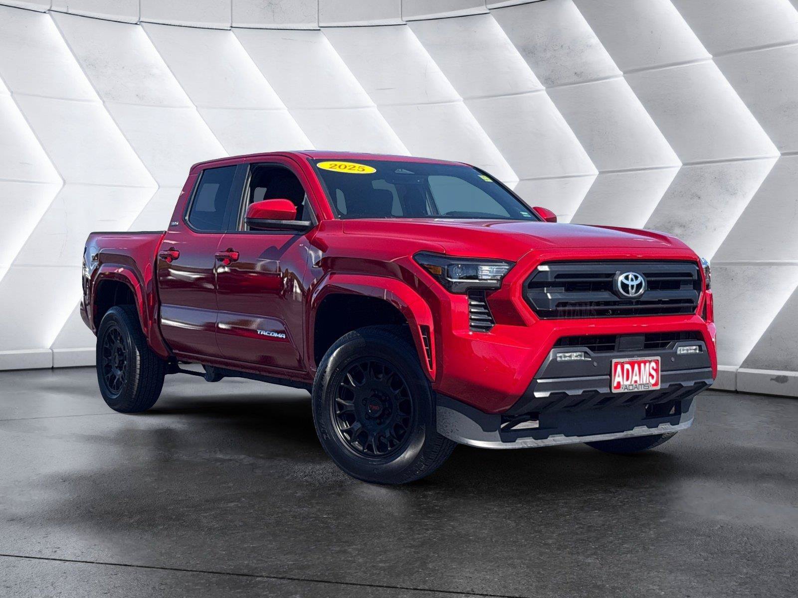 Certified 2025 Toyota Tacoma SR5 w/ SR5 Upgrade Package AWD/4WD image 1