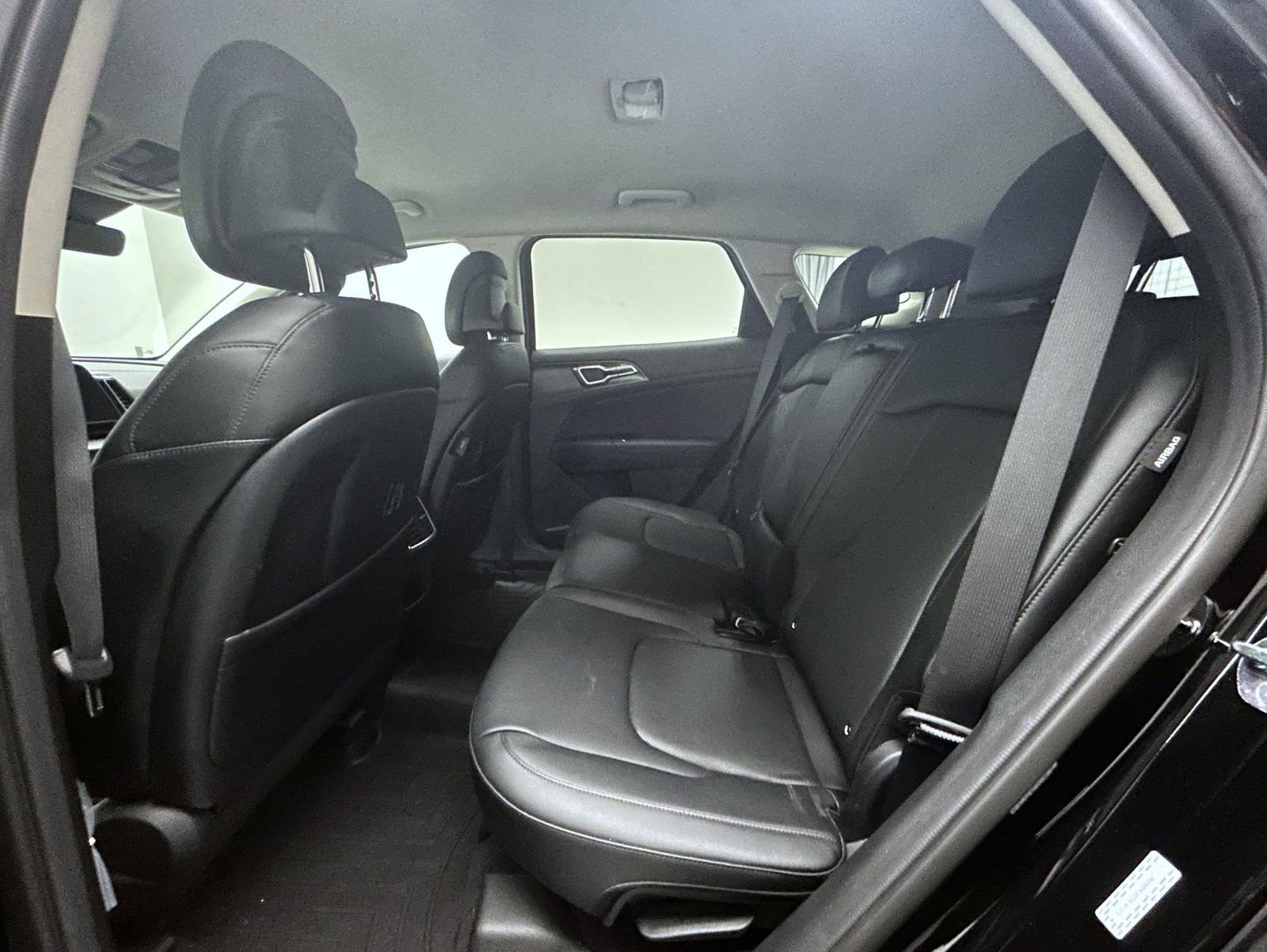 Used 2025 Kia Sportage EX image 19