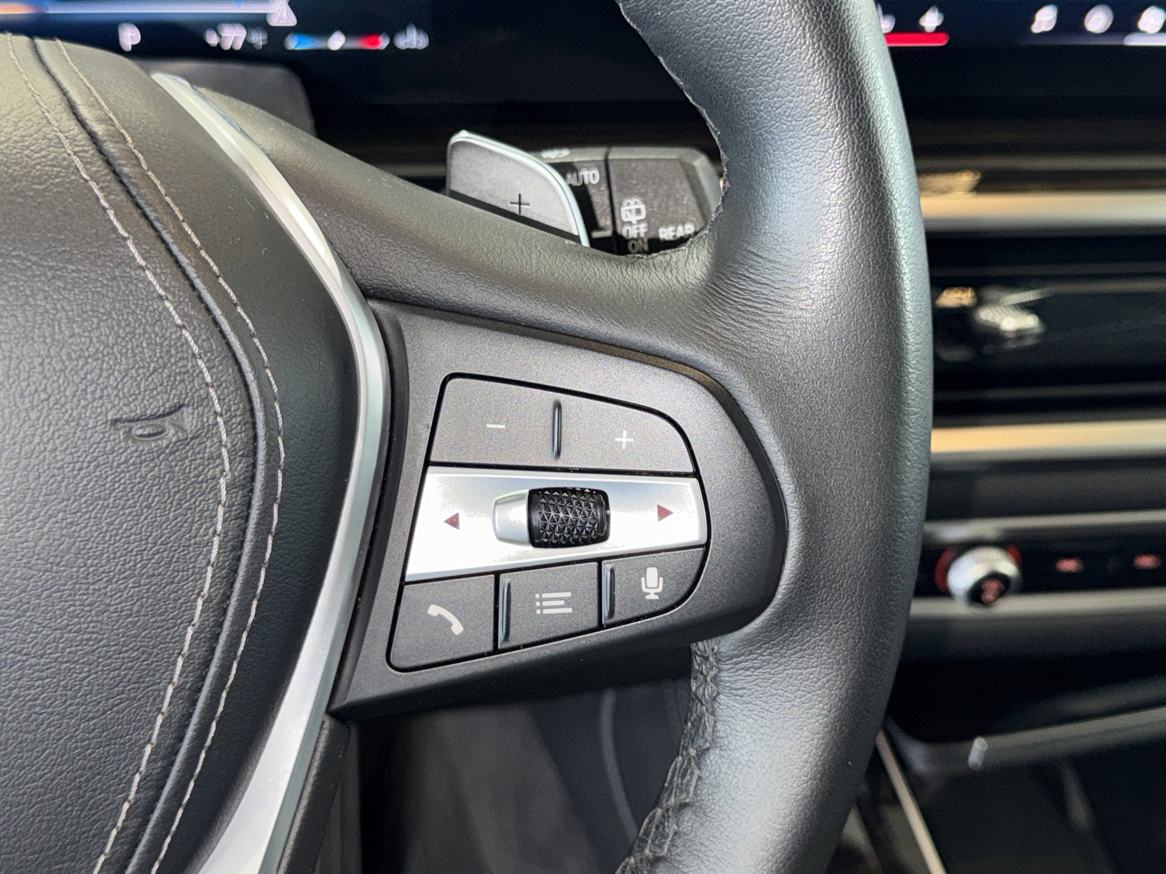 Used 2025 BMW X5 sDrive40i w/ Premium Package image 23