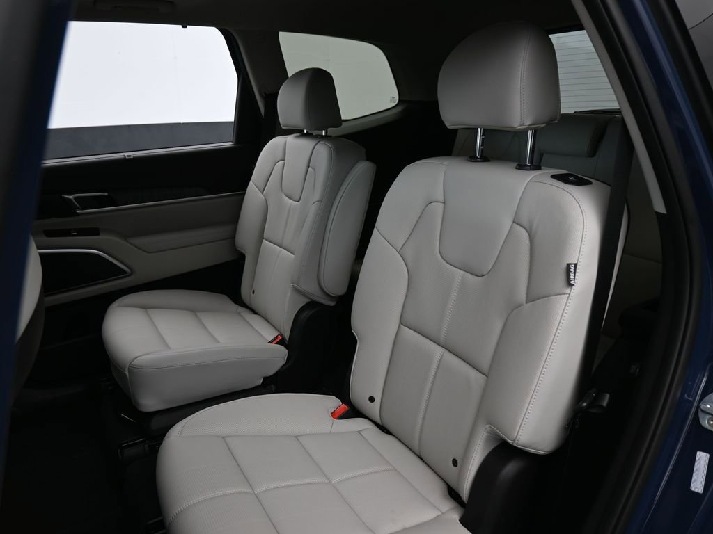 Used 2025 Kia Telluride EX w/ EX Captain's Chair Package image 33