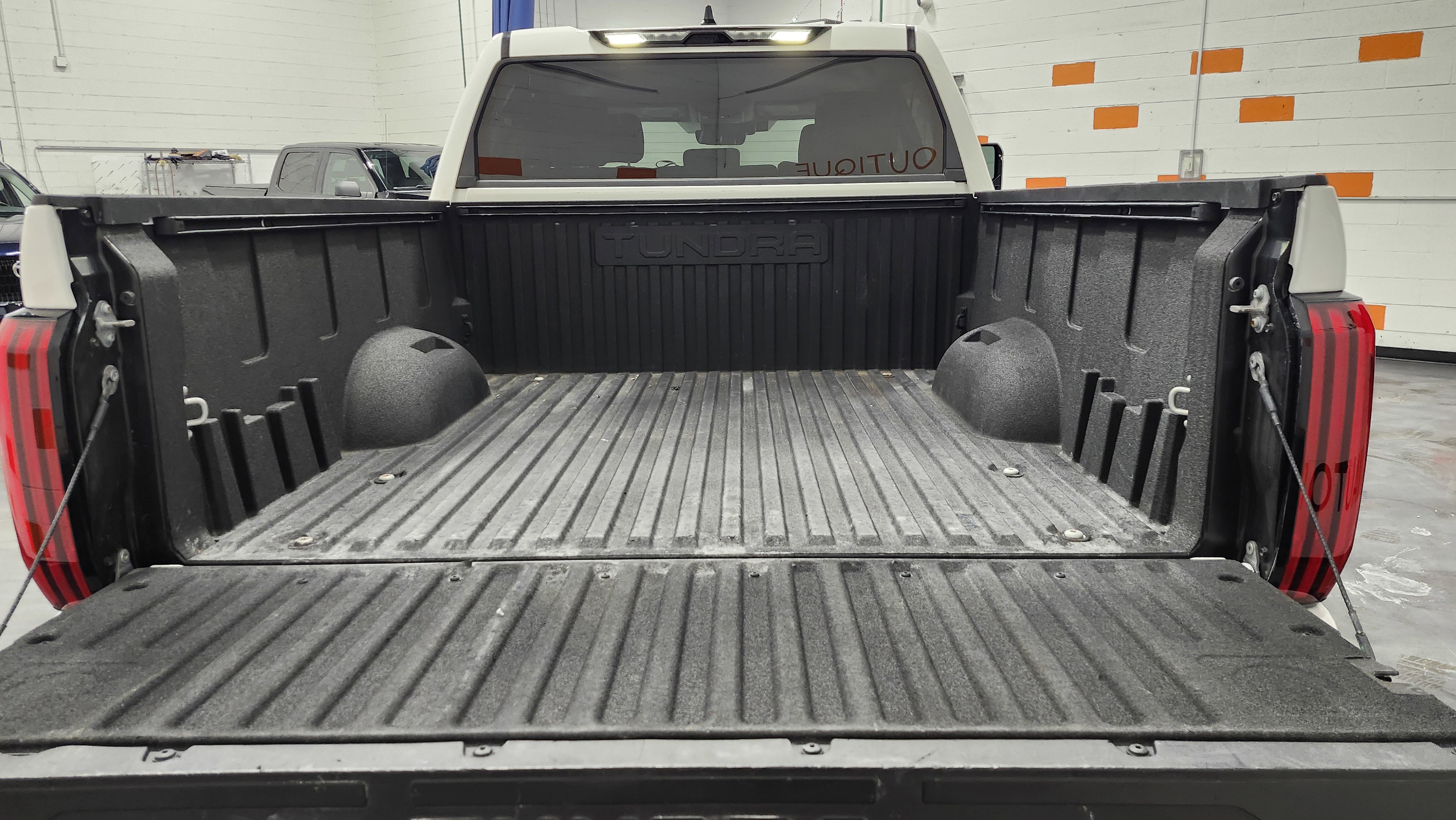 Used 2022 Toyota Tundra SR5 w/ SR5 Convenience Package image 14